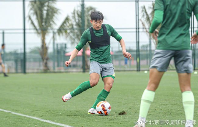 萌白酱香蕉白丝护士服喷浆